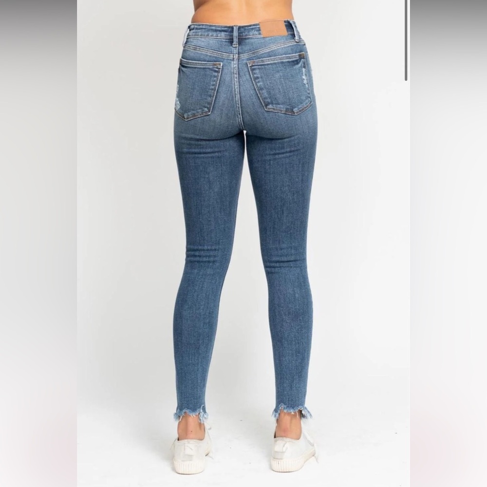 Judy Blue Skinny Fit Sz 18W Weekend Escape Denim Jeans Shark Bite Raw Hem - Picture 2 of 15